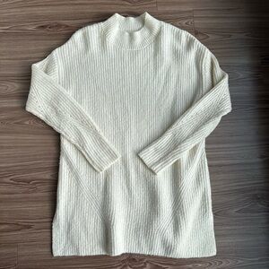 Old Navy Women’s Tunic-Length Cream Sweater – Size Medium